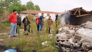 Başkan Talay Cevizköy'de Köyümüzde çıkan yangında evi yanan Mustafa Körpe'ye geçmiş olsun ziyaretinde bulundu.