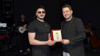 Bugün festivalimizin son gününde, Türk müziğinin genç yıldızlarından Semicenk sahnemizi şarkıları ve enerjisiyle doldurdu