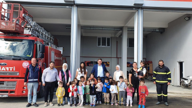 Geleceğimizin teminatı çocuklarımıza İtfaiye ekibimiz tarafından yangın tatbikatı yapıldı