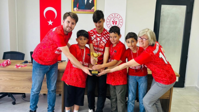 Kırklareli Türkiye Kulüpler Satranç Şampiyonası İl Yöre Yarışmaları’nda il üçüncülüğü elde eden Pınarhisar Spor Kulübü satranç takımımızı gönülden tebrik ediyoruz.