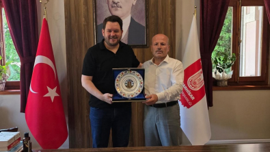 Kıymetli Müftümüz Hasan Hüseyin Uluçınar, Edirne İl Müftü Yardımcılığı vazifesine atanması münasebetiyle bizlere veda ziyaretinde bulundu.