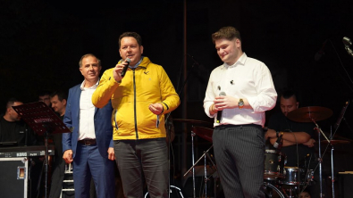 Pınarhisar Karadenizliler Derneğimizin düzenlediği Hamsi Festivali’nin 2. gününde sahne alan değerli sanatçımız Efe Karagüzel’in konserine katıldık.