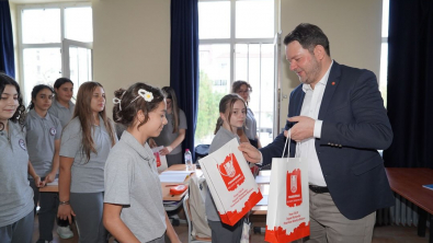 Uzun bir tatilin ardından başlayan yeni eğitim-öğretim yılının heyecanını öğrencilerimizle birlikte yaşadık.