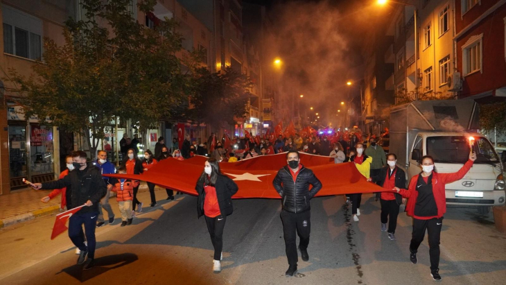 İLÇEMİZDE 29   EKİM CUMHURİYET BAYRAMI DOLAYISI İLE KURTULUŞ YÜRÜYÜŞÜ DÜZENLENDİ.