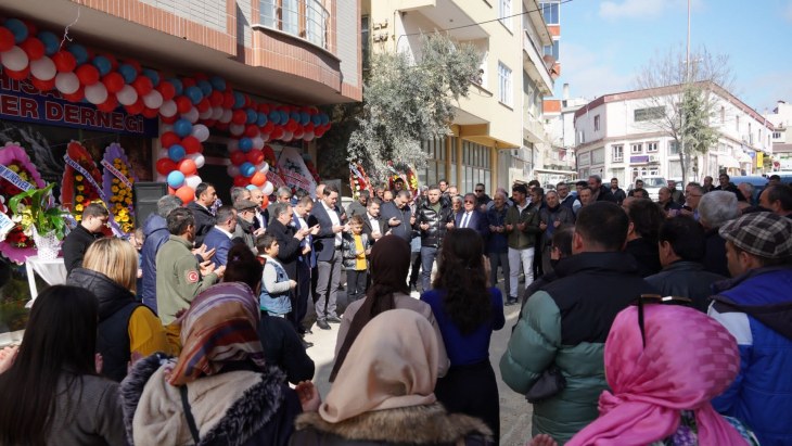 Başkan Talay İlçemizde bulunan Karadenizli Hemşehrilerimizin açmış oldukları Pınarhisar Karadenizliler Kültür, Yardımlaşma ve Dayanışma Derneğinin açılışını gerçekleştirdi