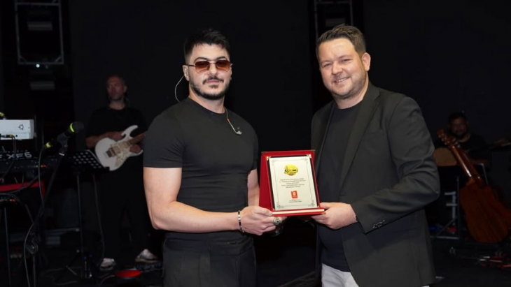 Bugün festivalimizin son gününde, Türk müziğinin genç yıldızlarından Semicenk sahnemizi şarkıları ve enerjisiyle doldurdu
