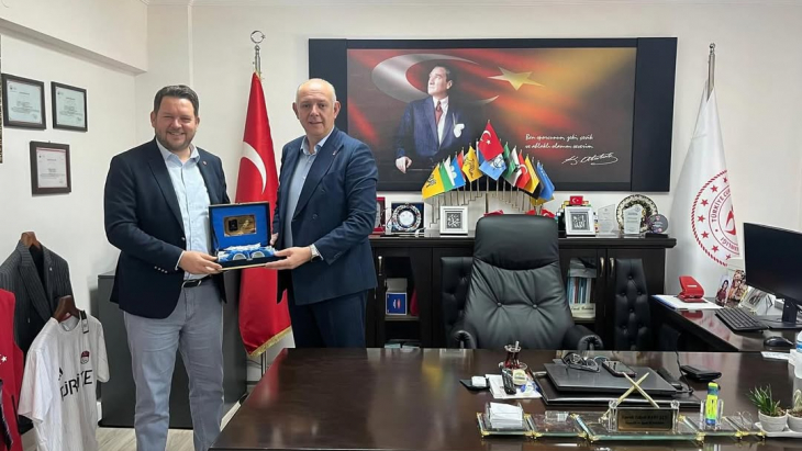 Kırklareli Gençlik ve Spor İl Müdürü Emrah Yüksel Babuşçu’yu makamında ziyaret ettik.