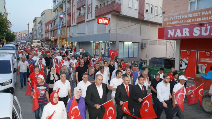 15 Temmuz Demokrasi ve Millî Birlik Günü kapsamında düzenlediğimiz Demokrasi Yürüyüşü, kıymetli hemşehrilerimizin yoğun katılımıyla coşku ve duyguyla gerçekleşti.