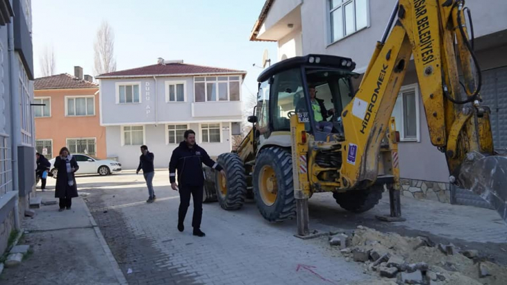 Başkan Talay Dere Mahalle Türkocağı Caddemizde devam eden Doğalgaz kutulama ve gazlama çalışmalarımızı yerinde inceledi.