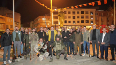 Pınarhisar’ımızın düşman işgalinden kurtuluşunun 103. yıl dönümünde, şanlı destanımızın aziz kahramanlarını yüzlerce hemşehrimizin katılımıyla gerçekleştirdiğimiz Kurtuluş Korteji Saygı Yürüyüşü ile andık.