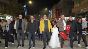 Pınarhisar’ımızın düşman işgalinden kurtuluşunun 103. yıl dönümünde, şanlı destanımızın aziz kahramanlarını yüzlerce hemşehrimizin katılımıyla gerçekleştirdiğimiz Kurtuluş Korteji Saygı Yürüyüşü ile andık.