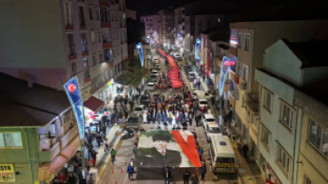 Pınarhisar’ımızın düşman işgalinden kurtuluşunun 103. yıl dönümünde, şanlı destanımızın aziz kahramanlarını yüzlerce hemşehrimizin katılımıyla gerçekleştirdiğimiz Kurtuluş Korteji Saygı Yürüyüşü ile andık.