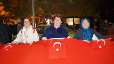 Pınarhisar’ımızın düşman işgalinden kurtuluşunun 103. yıl dönümünde, şanlı destanımızın aziz kahramanlarını yüzlerce hemşehrimizin katılımıyla gerçekleştirdiğimiz Kurtuluş Korteji Saygı Yürüyüşü ile andık.