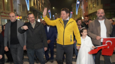 Pınarhisar’ımızın düşman işgalinden kurtuluşunun 103. yıl dönümünde, şanlı destanımızın aziz kahramanlarını yüzlerce hemşehrimizin katılımıyla gerçekleştirdiğimiz Kurtuluş Korteji Saygı Yürüyüşü ile andık.