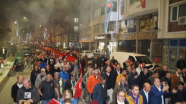 Pınarhisar’ımızın düşman işgalinden kurtuluşunun 103. yıl dönümünde, şanlı destanımızın aziz kahramanlarını yüzlerce hemşehrimizin katılımıyla gerçekleştirdiğimiz Kurtuluş Korteji Saygı Yürüyüşü ile andık.