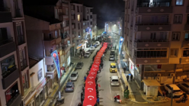 Pınarhisar’ımızın düşman işgalinden kurtuluşunun 103. yıl dönümünde, şanlı destanımızın aziz kahramanlarını yüzlerce hemşehrimizin katılımıyla gerçekleştirdiğimiz Kurtuluş Korteji Saygı Yürüyüşü ile andık.