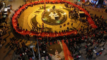 Cumhuriyetimizin 102. yılı dolayısıyla düzenlediğimiz Cumhuriyet Yürüyüşü ve Havai Fişek Gösterisi ile Pınarhisar sokakları kırmızı beyaza büründü.