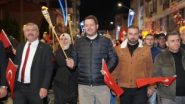 Cumhuriyetimizin 102. yılı dolayısıyla düzenlediğimiz Cumhuriyet Yürüyüşü ve Havai Fişek Gösterisi ile Pınarhisar sokakları kırmızı beyaza büründü.