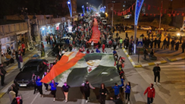 Cumhuriyetimizin 102. yılı dolayısıyla düzenlediğimiz Cumhuriyet Yürüyüşü ve Havai Fişek Gösterisi ile Pınarhisar sokakları kırmızı beyaza büründü.