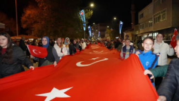 Cumhuriyetimizin 102. yılı dolayısıyla düzenlediğimiz Cumhuriyet Yürüyüşü ve Havai Fişek Gösterisi ile Pınarhisar sokakları kırmızı beyaza büründü.