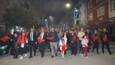 Cumhuriyetimizin 102. yılı dolayısıyla düzenlediğimiz Cumhuriyet Yürüyüşü ve Havai Fişek Gösterisi ile Pınarhisar sokakları kırmızı beyaza büründü.