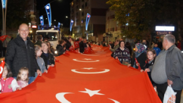 Cumhuriyetimizin 102. yılı dolayısıyla düzenlediğimiz Cumhuriyet Yürüyüşü ve Havai Fişek Gösterisi ile Pınarhisar sokakları kırmızı beyaza büründü.