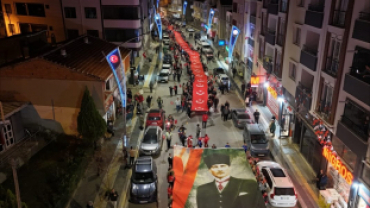 Cumhuriyetimizin 102. yılı dolayısıyla düzenlediğimiz Cumhuriyet Yürüyüşü ve Havai Fişek Gösterisi ile Pınarhisar sokakları kırmızı beyaza büründü.