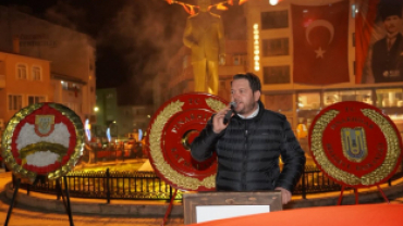 Cumhuriyetimizin 102. yılı dolayısıyla düzenlediğimiz Cumhuriyet Yürüyüşü ve Havai Fişek Gösterisi ile Pınarhisar sokakları kırmızı beyaza büründü.