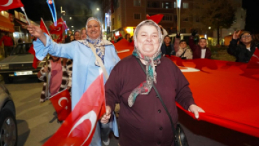 Cumhuriyetimizin 102. yılı dolayısıyla düzenlediğimiz Cumhuriyet Yürüyüşü ve Havai Fişek Gösterisi ile Pınarhisar sokakları kırmızı beyaza büründü.