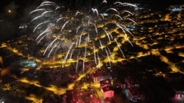 Cumhuriyetimizin 102. yılı dolayısıyla düzenlediğimiz Cumhuriyet Yürüyüşü ve Havai Fişek Gösterisi ile Pınarhisar sokakları kırmızı beyaza büründü.