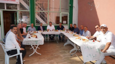 Esnaflarımızın talep ve önerilerini dinleyerek ilçemiz üzerine samimi bir sohbet gerçekleştirdik.