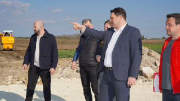 Orta Mahalle 706. Sokak’ta devam eden yol açma ve düzenleme çalışmalarımızı yerinde inceledik.