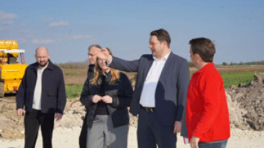 Orta Mahalle 706. Sokak’ta devam eden yol açma ve düzenleme çalışmalarımızı yerinde inceledik.