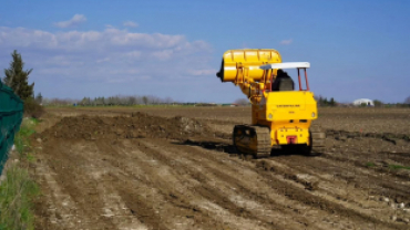 Orta Mahalle 706. Sokak’ta devam eden yol açma ve düzenleme çalışmalarımızı yerinde inceledik.