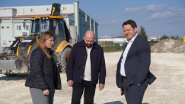 Orta Mahalle 706. Sokak’ta devam eden yol açma ve düzenleme çalışmalarımızı yerinde inceledik.