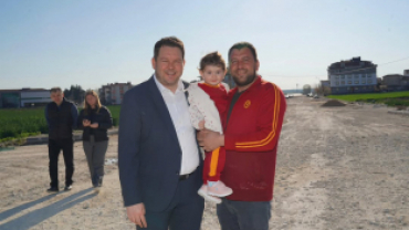 Orta Mahalle 706. Sokak’ta devam eden yol açma ve düzenleme çalışmalarımızı yerinde inceledik.