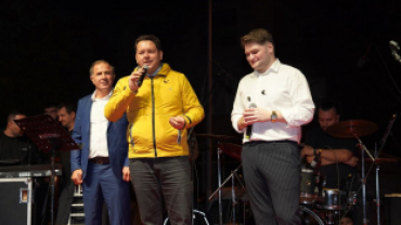 Pınarhisar Karadenizliler Derneğimizin düzenlediği Hamsi Festivali’nin 2. gününde sahne alan değerli sanatçımız Efe Karagüzel’in konserine katıldık.