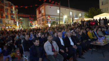 Pınarhisar Karadenizliler Derneğimizin düzenlediği Hamsi Festivali’nin 2. gününde sahne alan değerli sanatçımız Efe Karagüzel’in konserine katıldık.