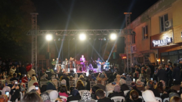 Pınarhisar Karadenizliler Derneğimizin düzenlediği Hamsi Festivali’nin 2. gününde sahne alan değerli sanatçımız Efe Karagüzel’in konserine katıldık.