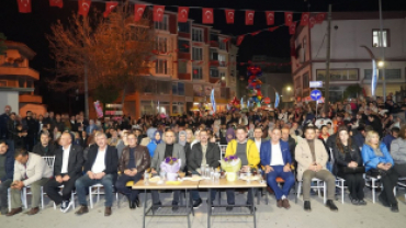 Pınarhisar Karadenizliler Derneğimizin düzenlediği Hamsi Festivali’nin 2. gününde sahne alan değerli sanatçımız Efe Karagüzel’in konserine katıldık.