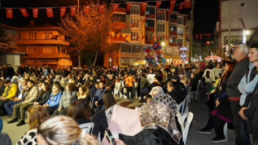 Pınarhisar Karadenizliler Derneğimizin düzenlediği Hamsi Festivali’nin 2. gününde sahne alan değerli sanatçımız Efe Karagüzel’in konserine katıldık.
