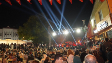 Pınarhisar Karadenizliler Derneğimizin düzenlediği Hamsi Festivali’nin 2. gününde sahne alan değerli sanatçımız Efe Karagüzel’in konserine katıldık.