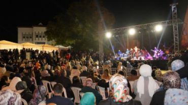Pınarhisar Karadenizliler Derneğimizin düzenlediği Hamsi Festivali’nin 2. gününde sahne alan değerli sanatçımız Efe Karagüzel’in konserine katıldık.