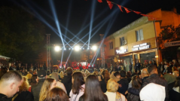 Pınarhisar Karadenizliler Derneğimizin düzenlediği Hamsi Festivali’nin 2. gününde sahne alan değerli sanatçımız Efe Karagüzel’in konserine katıldık.