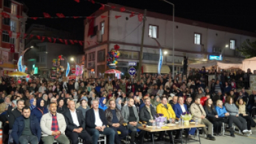 Pınarhisar Karadenizliler Derneğimizin düzenlediği Hamsi Festivali’nin 2. gününde sahne alan değerli sanatçımız Efe Karagüzel’in konserine katıldık.