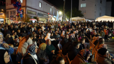 Pınarhisar Karadenizliler Derneğimizin düzenlediği Hamsi Festivali’nin 2. gününde sahne alan değerli sanatçımız Efe Karagüzel’in konserine katıldık.
