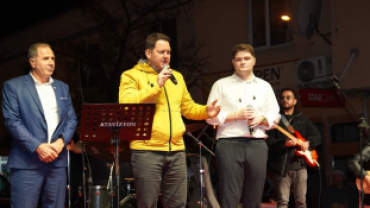 Pınarhisar Karadenizliler Derneğimizin düzenlediği Hamsi Festivali’nin 2. gününde sahne alan değerli sanatçımız Efe Karagüzel’in konserine katıldık.