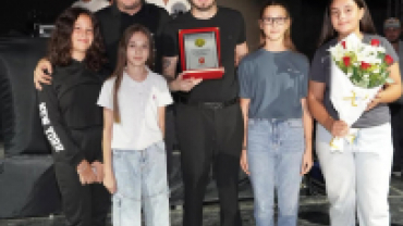 Konserimizin ilk gününde sahnemizi muhteşem enerjileriyle dolduran Blok-3 (Hakan Aydın) Pınarhisar’ımızda ağırladık.