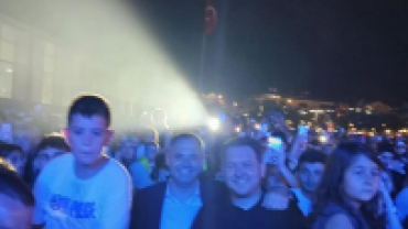 Konserimizin ilk gününde sahnemizi muhteşem enerjileriyle dolduran Blok-3 (Hakan Aydın) Pınarhisar’ımızda ağırladık.