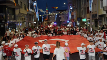 15 Temmuz Demokrasi ve Millî Birlik Günü’nün 10. yıl dönümünde, ilçemizde düzenlediğimiz Demokrasi ve Millî Birlik Yürüyüşü’nü birlik, beraberlik ve kardeşlik ruhu içerisinde gerçekleştirdik.